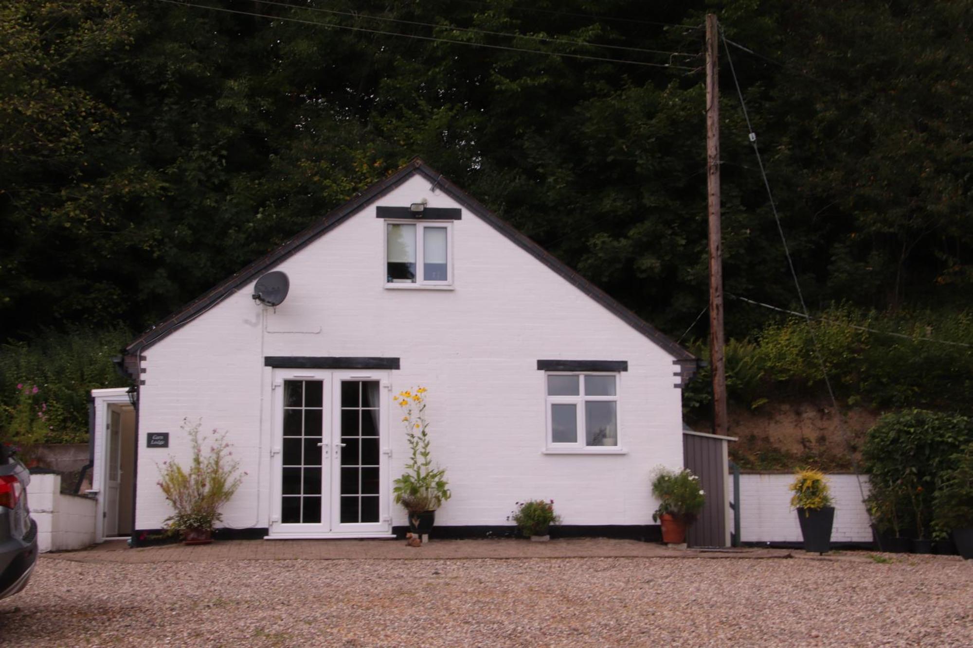 Garn Lodge Newtown  Exterior photo